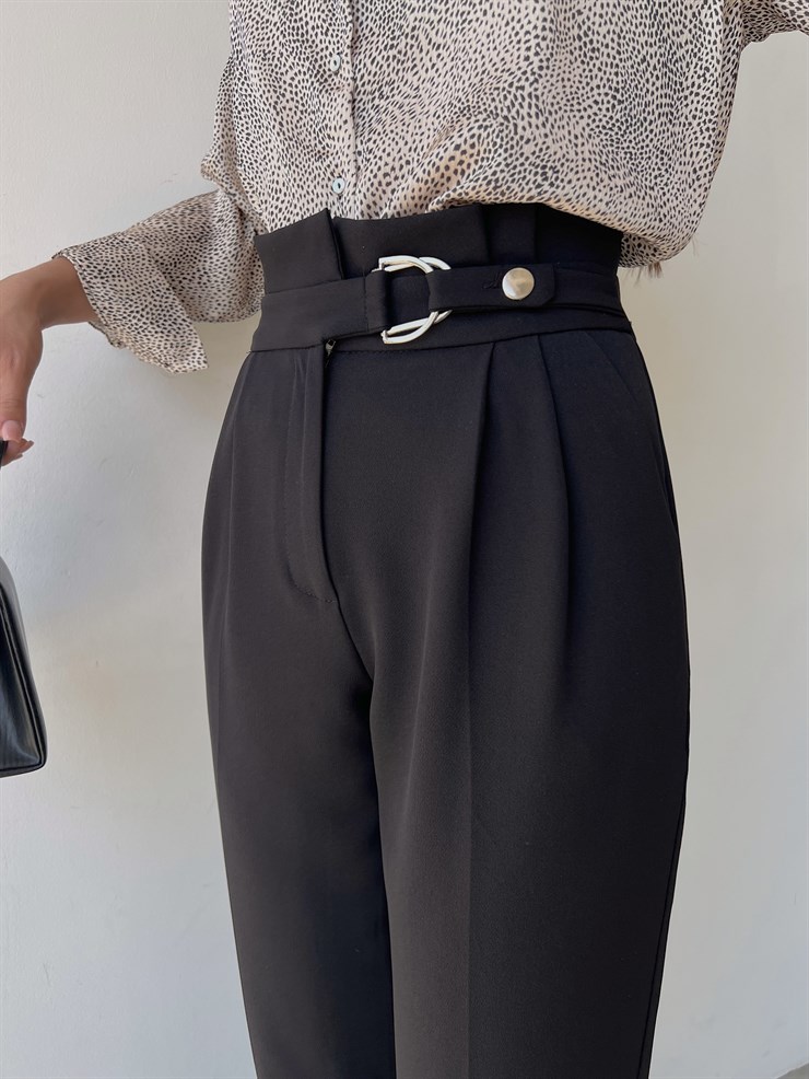 Kemerli Yüksek Bel Beli Pileli Havuç Model Sabin Kadın Siyah Pantolon 22Y000508