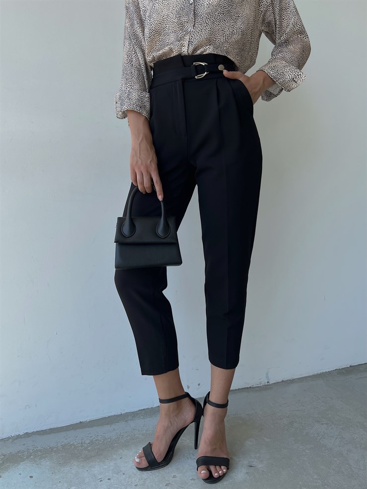 Kemerli Yüksek Bel Beli Pileli Havuç Model Sabin Kadın Siyah Pantolon 22Y000508