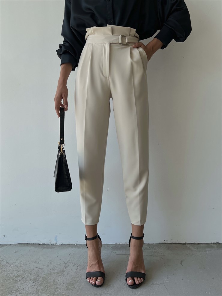 Kemerli Yüksek Bel Beli Pileli Havuç Model Sabin Kadın Bej Pantolon 22Y000508