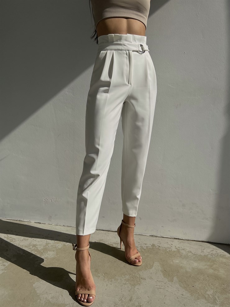 Kemerli Yüksek Bel Beli Pileli Havuç Model Sabin Kadın Beyaz Pantolon 22Y000508