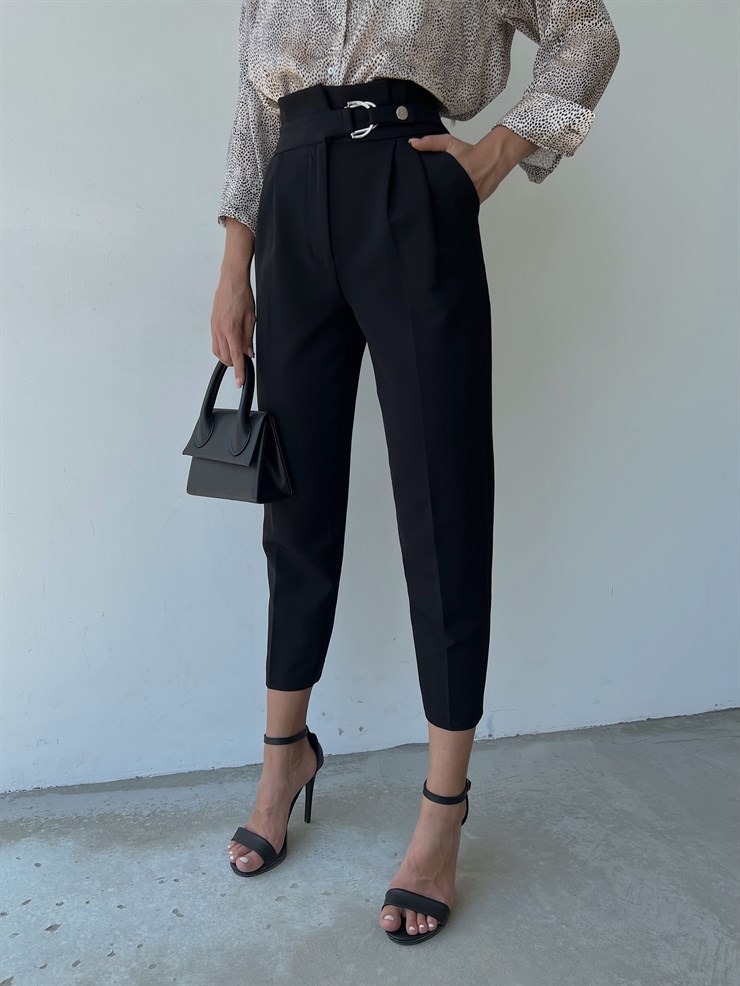 Kemerli Yüksek Bel Beli Pileli Havuç Model Sabin Kadın Siyah Pantolon 22Y000508