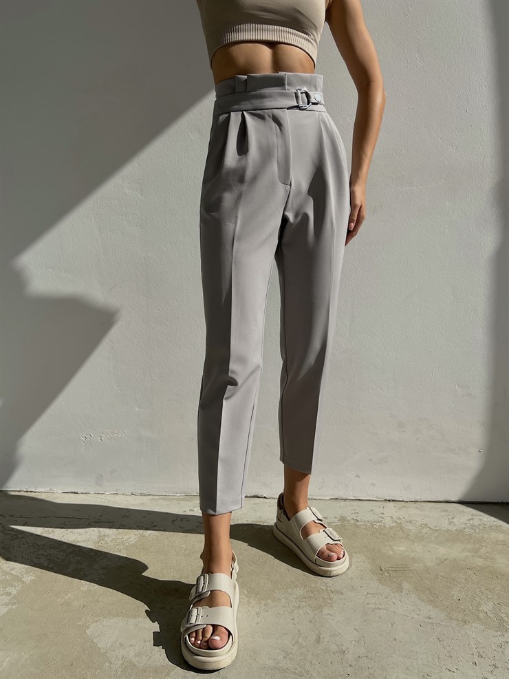 Kemerli Yüksek Bel Beli Pileli Havuç Model Sabin Kadın Gri Pantolon 22Y000508