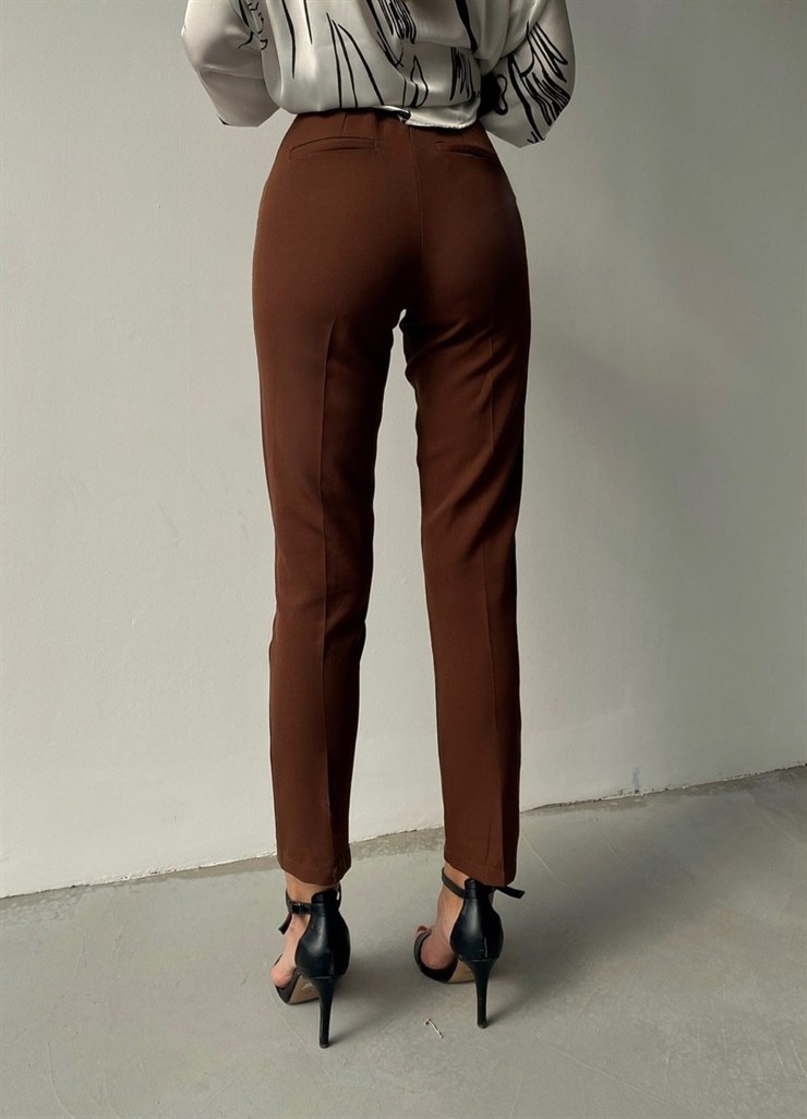 Kemerli Yüksek Bel Havuç Kadın Kahverengi Pantolon 22K000164