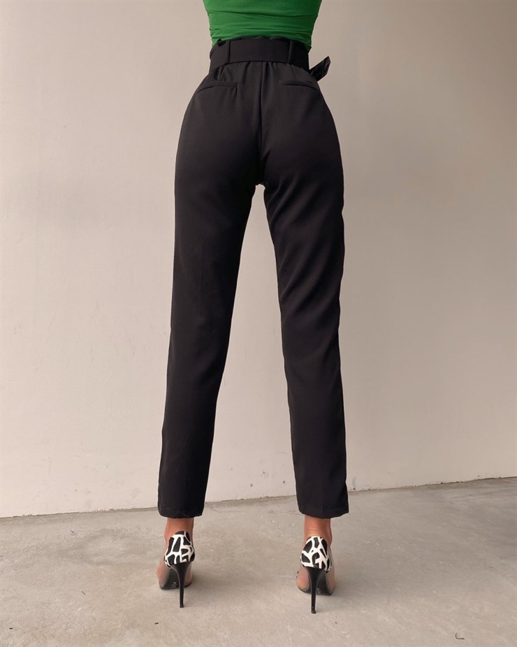 Kemerli Yüksek Bel Havuç Kadın Siyah Pantolon 22K000164