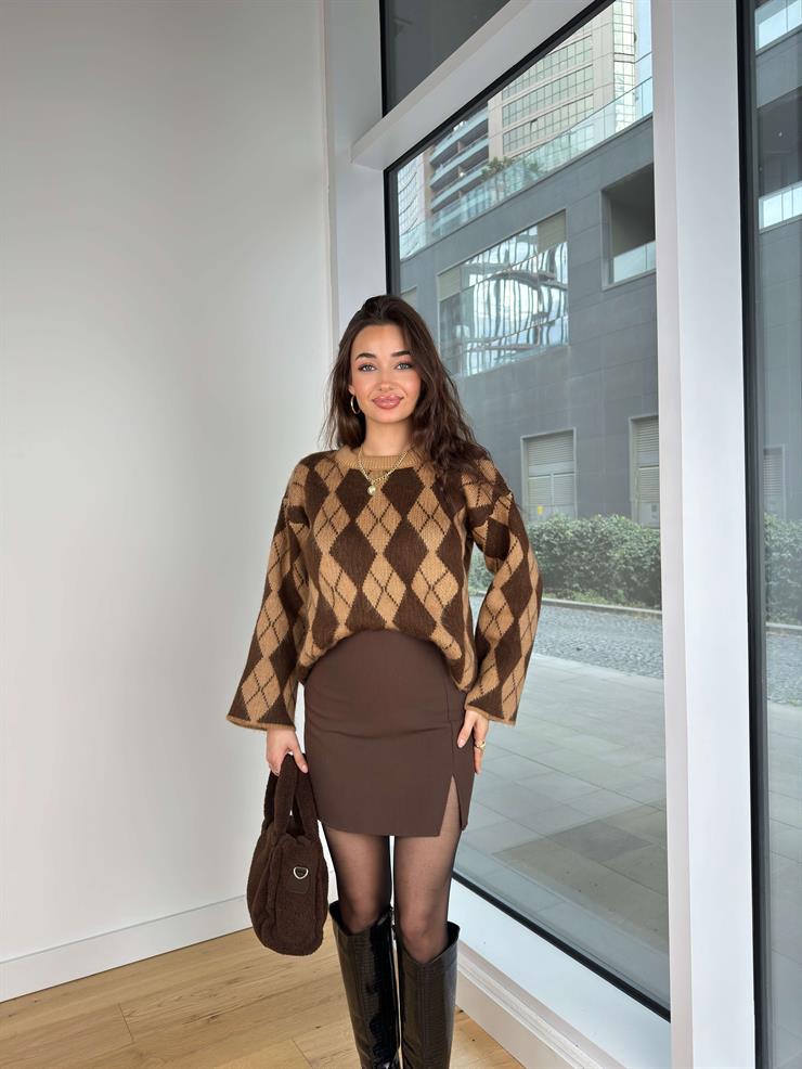 Yuvarlak Yaka Desenli Kendal Kahve Triko Kazak 25K364