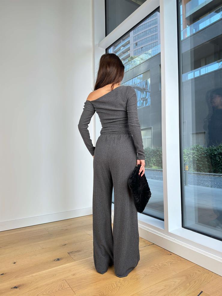 Düşük Omuz Uzun Kol Drapeli Bluaz Belden Bağlamalı Pantolon Kenyi Füme Kadın Takım 25K250