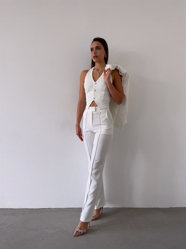 Düğme Kapamalı Alt Yanları Cepli Kesley Kadın Beyaz Üçlü Takım 23K000248
