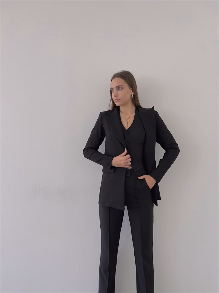Düğme Kapamalı Alt Yanları Cepli Kesley Kadın Siyah Üçlü Takım 23K000248