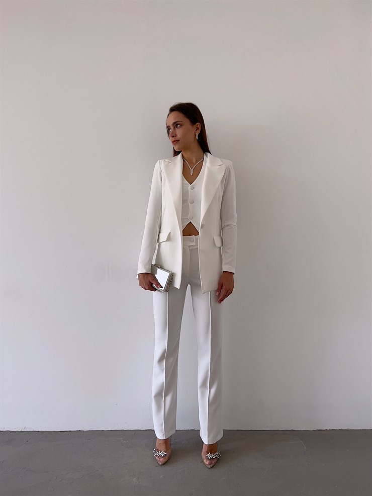 Düğme Kapamalı Alt Yanları Cepli Kesley Kadın Beyaz Üçlü Takım 23K000248