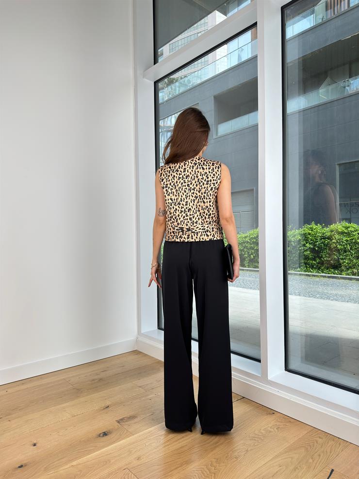 Önü Düğme Kapamalı Arkası Leopar Desenli Yelek Yüksek Bel Beli Bağcıklı Bol Pantolon Kieza Kadın Siyah Takım 24Y447