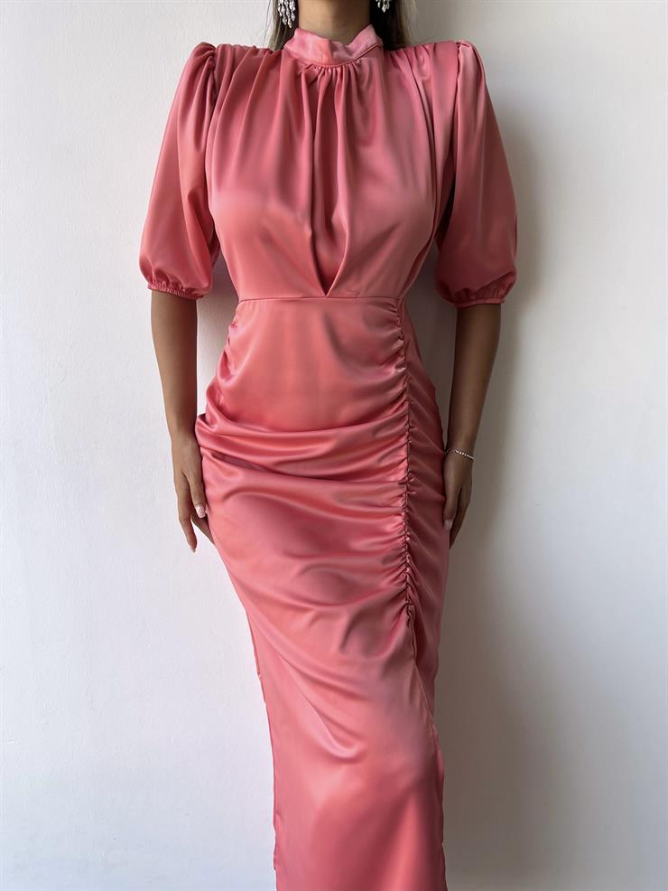 Kısa Kol Saten Önden Yırtmaçlı Drape Gage Kadın Somon Elbise 22K000431