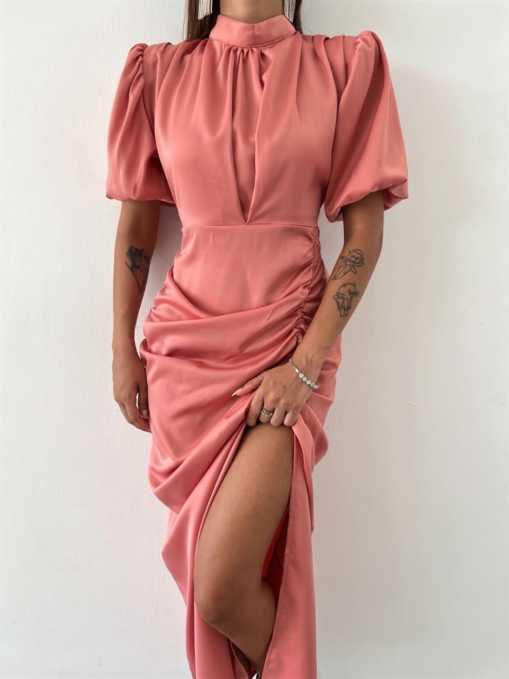 Kısa Kol Saten Önden Yırtmaçlı Drape Gage Kadın Pudra Elbise 22K000431