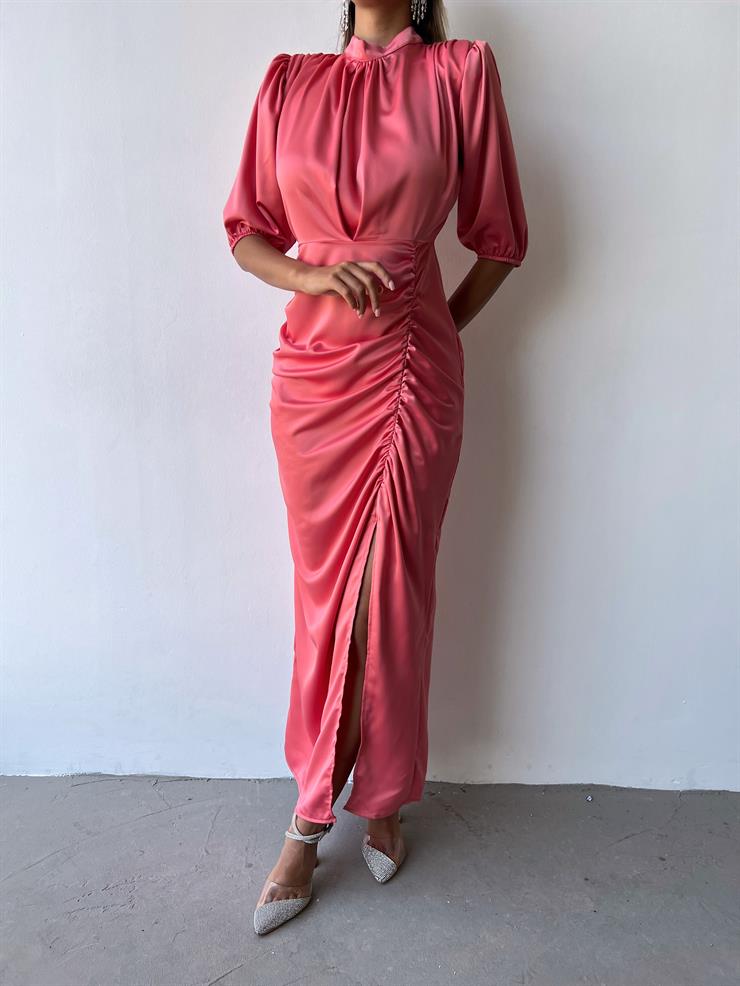 Kısa Kol Saten Önden Yırtmaçlı Drape Gage Kadın Somon Elbise 22K000431