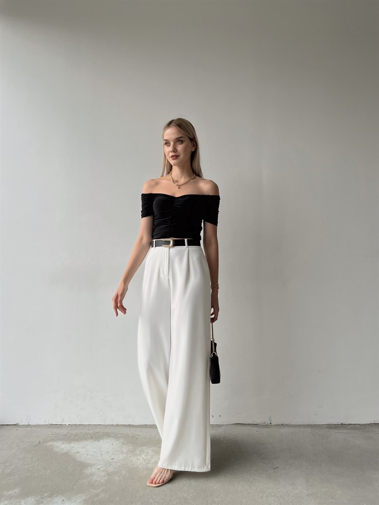 Kısa Kollu Madonna Yaka Büzgülü Jocosus Kadın Siyah Bluz 22Y000394