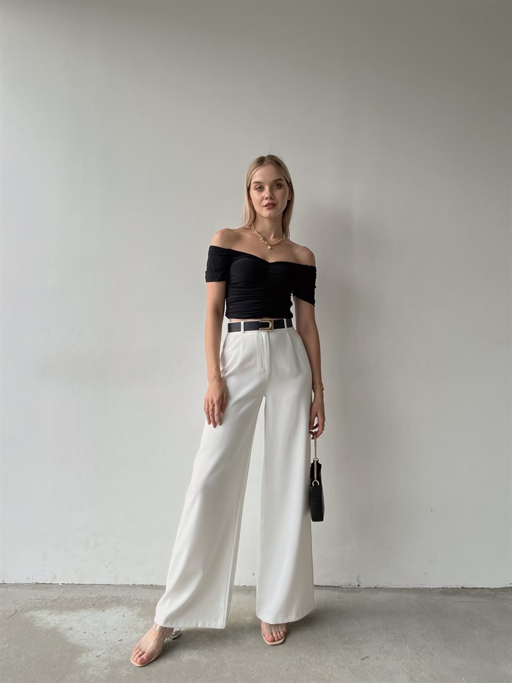 Kısa Kollu Madonna Yaka Büzgülü Jocosus Kadın Siyah Bluz 22Y000394