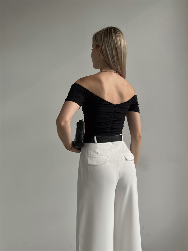 Kısa Kollu Madonna Yaka Büzgülü Jocosus Kadın Siyah Bluz 22Y000394