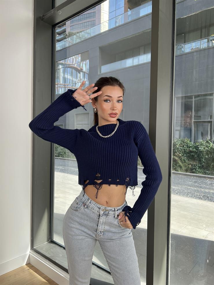 Bisiklet Yaka Yırtık Detaylı Klayver Kadın Lacivert Crop Kazak 24k000111