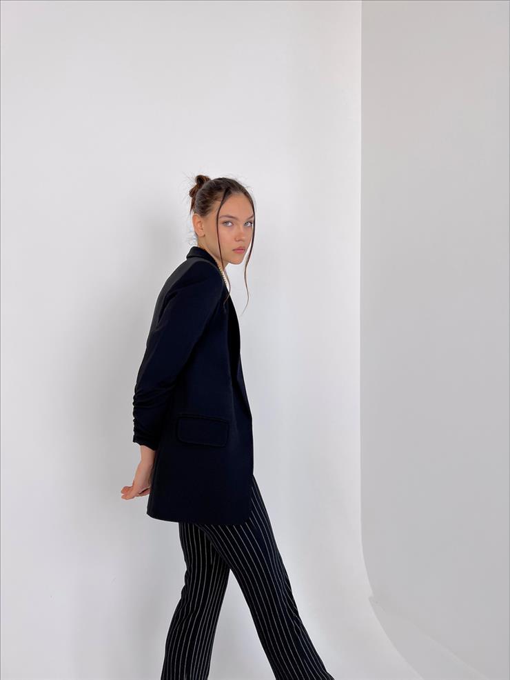 Kol Ucu Büzgü Detaylı Kruvaze Yaka Deasia Kadın Siyah Blazer Ceket 23Y000020