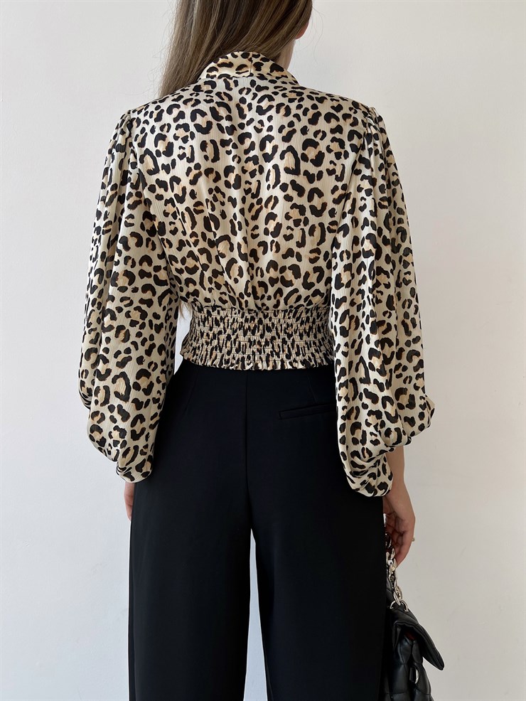 Kol Ve Bel Kısmı Lastikli Önden Düğmeli Heidi Kadın Leopar Bluz 22Y000278