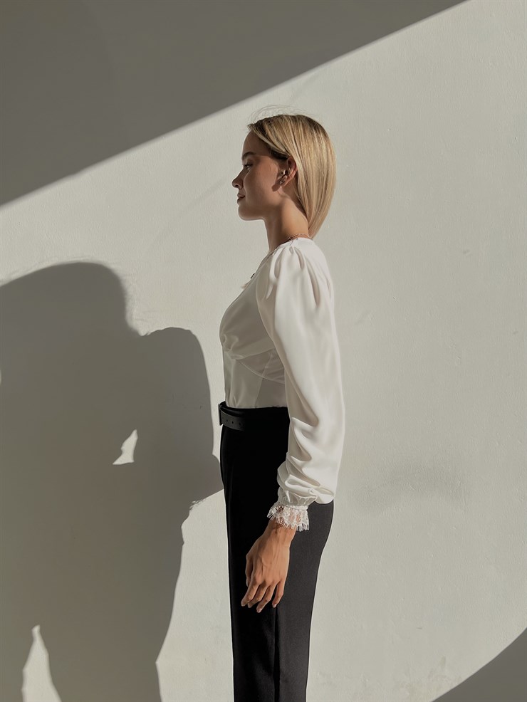 Kol Ve Yakası Dantel Detay Düğmeli Rosita Kadın Beyaz Bluz 22Y000243