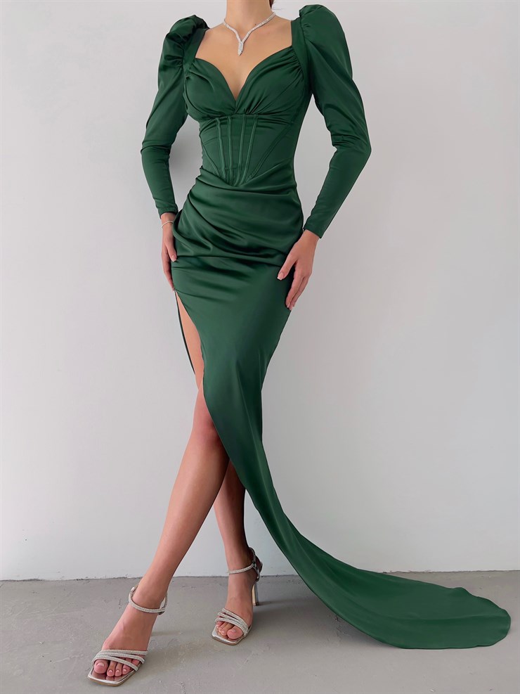 Korse Kalp Yaka Uzun Kollu Derin Yırtmaçlı Uzun Kuyruk Detay Syed Kadın Zümrüt Elbise 23K000175