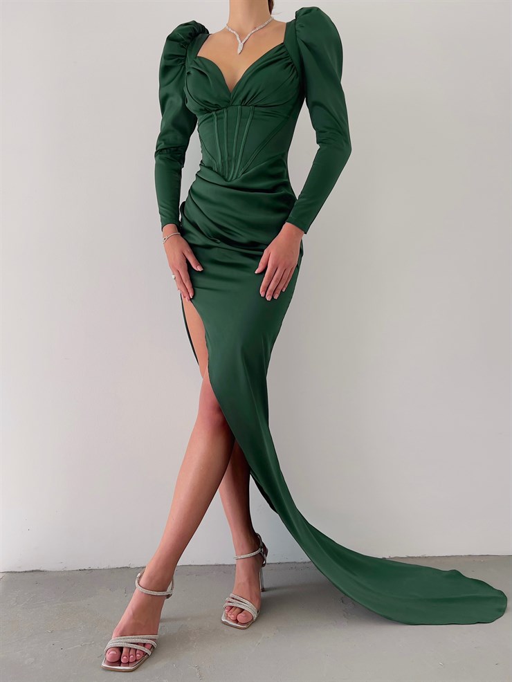 Korse Kalp Yaka Uzun Kollu Derin Yırtmaçlı Uzun Kuyruk Detay Syed Kadın Zümrüt Elbise 23K000175