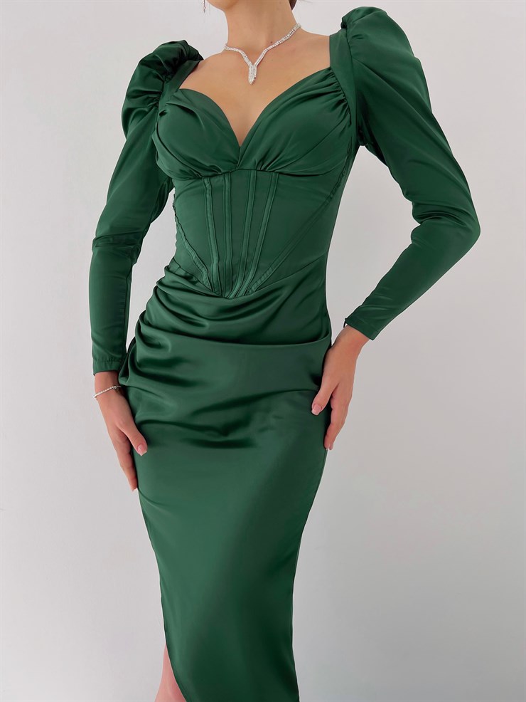 Korse Kalp Yaka Uzun Kollu Derin Yırtmaçlı Uzun Kuyruk Detay Syed Kadın Zümrüt Elbise 23K000175