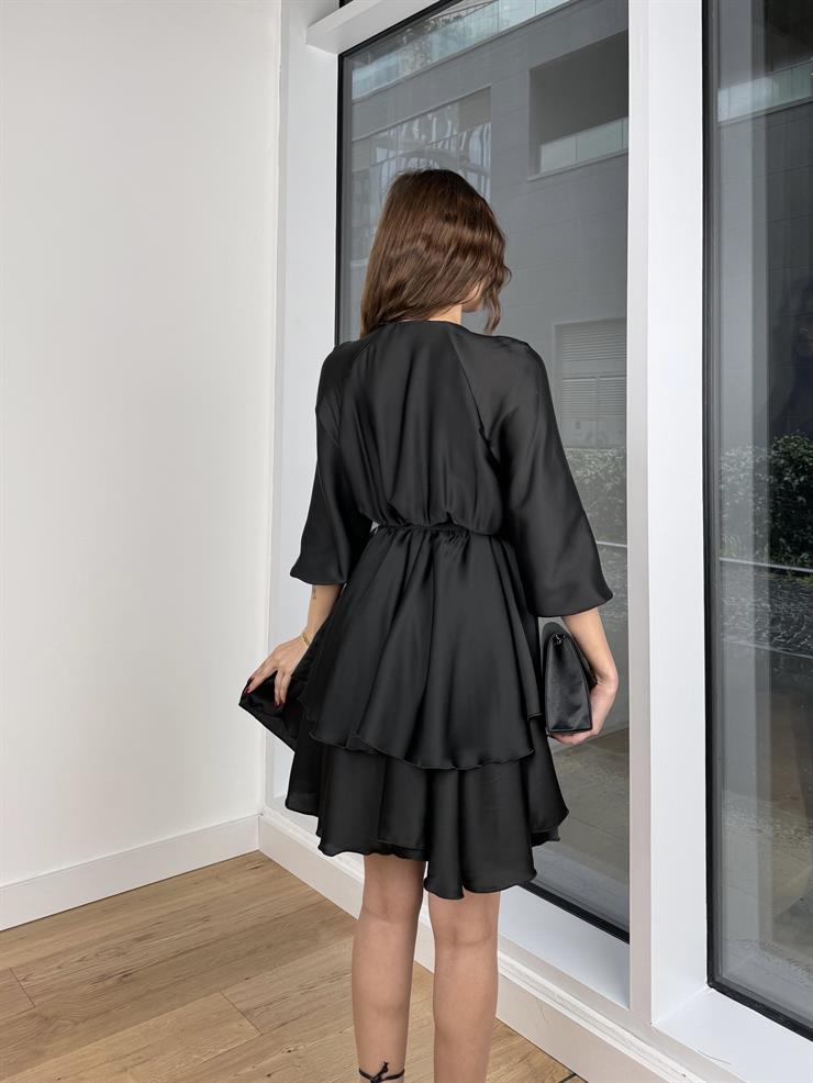 Kruvaze Yaka Yarım Kol Eteği Volanlı Kadın Siyah Saten Mini Elbise 24Y300