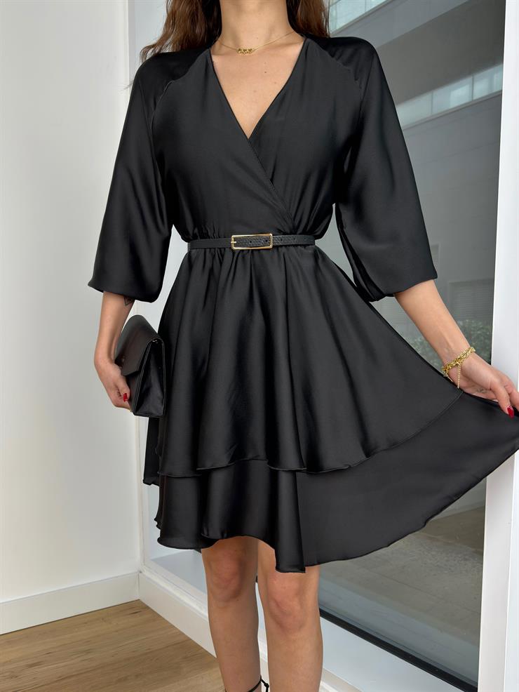 Kruvaze Yaka Yarım Kol Eteği Volanlı Kadın Siyah Saten Mini Elbise 24Y300