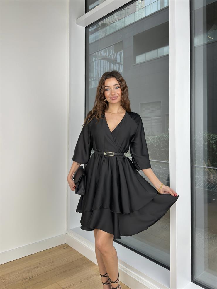 Kruvaze Yaka Yarım Kol Eteği Volanlı Kadın Siyah Saten Mini Elbise 24Y300
