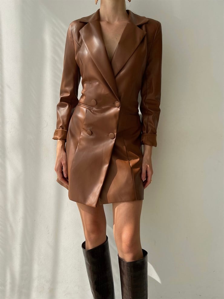 Kruvaze Yaka Çift Düğme Kapamalı Yanları Cep Görünümlü Stephane Kahve Vegan Deri Ceket Elbise 23K000078