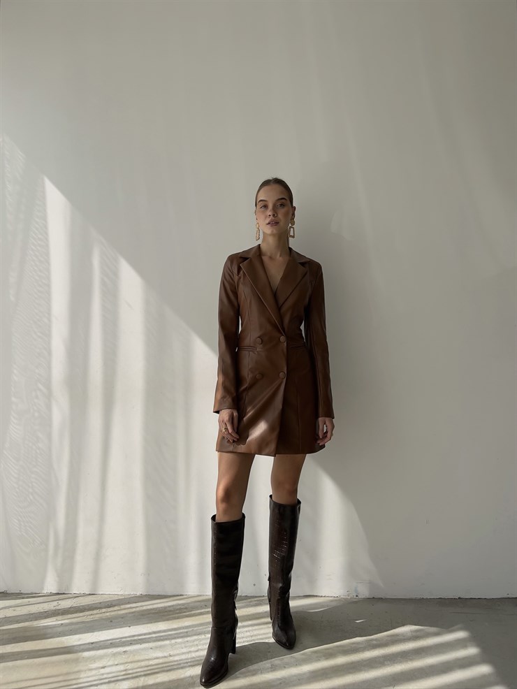 Kruvaze Yaka Çift Düğme Kapamalı Yanları Cep Görünümlü Stephane Kahve Vegan Deri Ceket Elbise 23K000078