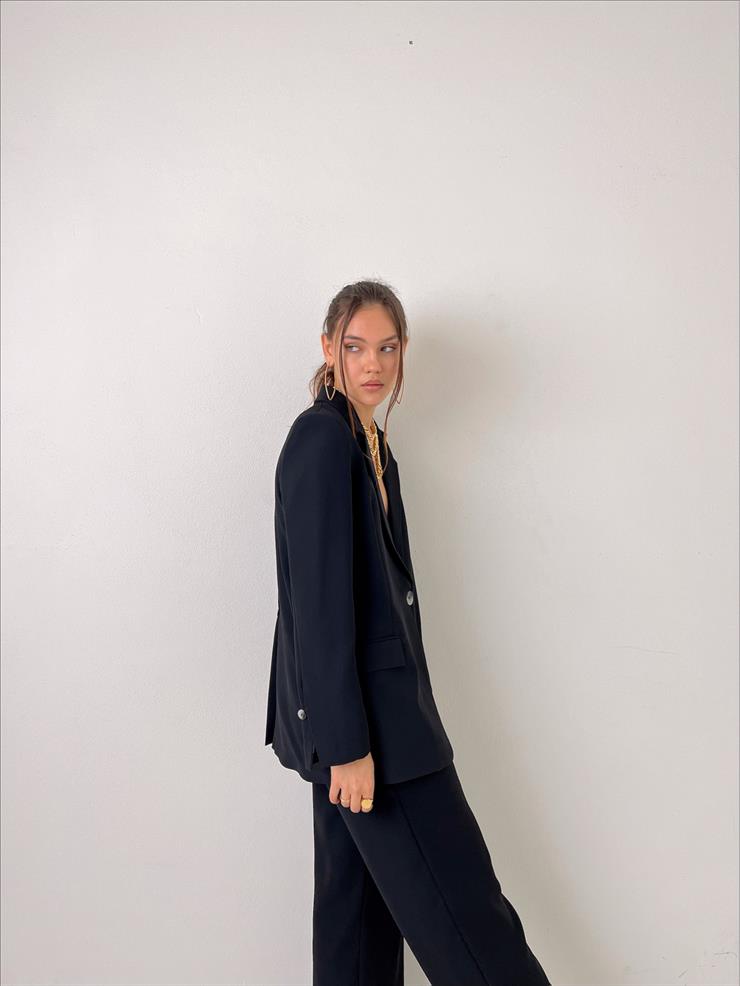 Kruvaze Yaka Tek Düğme Kapamalı Kaela Kadın Siyah Arkası Yırtmaçlı Blazer Ceket 23Y000021