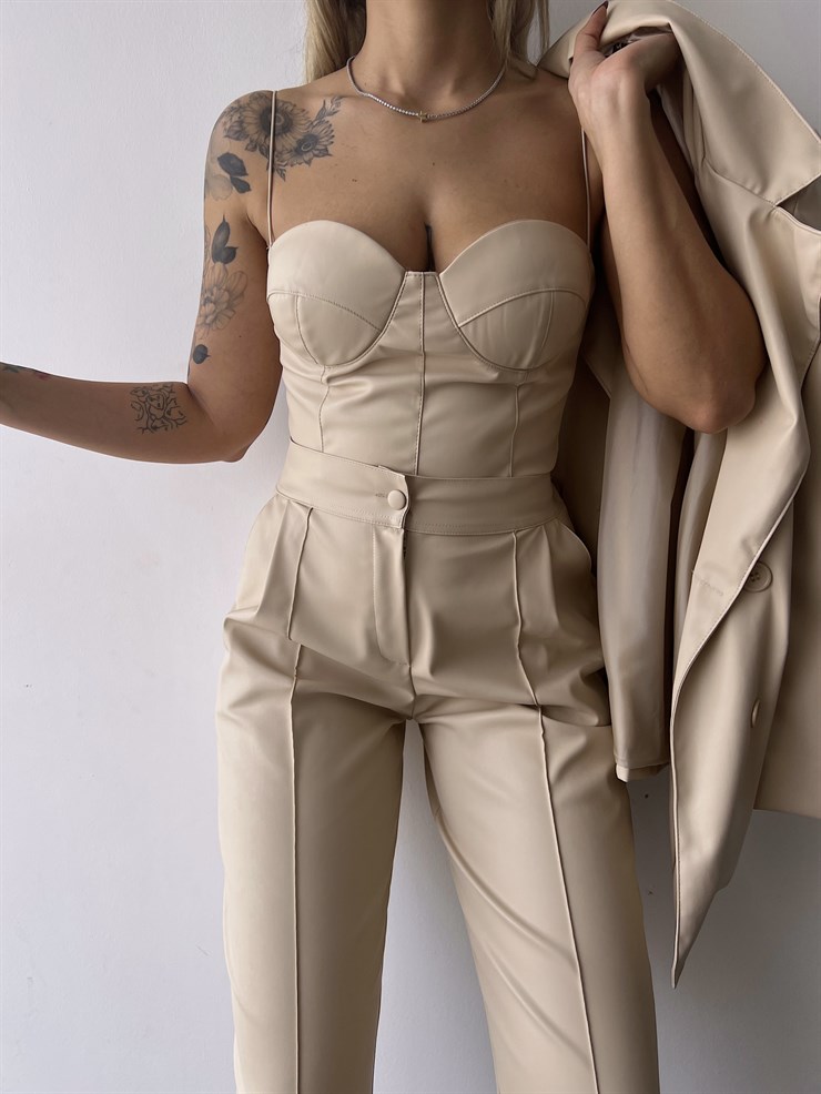 Kuplu Bluz Blazer Ceket Ve Pantolon Eline Kadın Bej Vegan Deri Üçlü Takım 23K000171