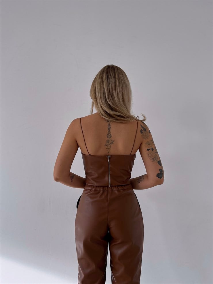 Kuplu Bluz Blazer Ceket Ve Pantolon Eline Kadın Kahve Vegan Deri Üçlü Takım 23K000171