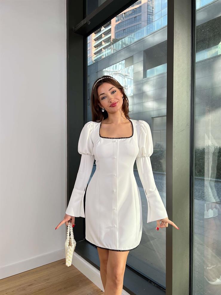 Kare Yaka Balon Kol Önü Düğme Detaylı Lanira Kadın Beyaz Mini Elbise 24k404