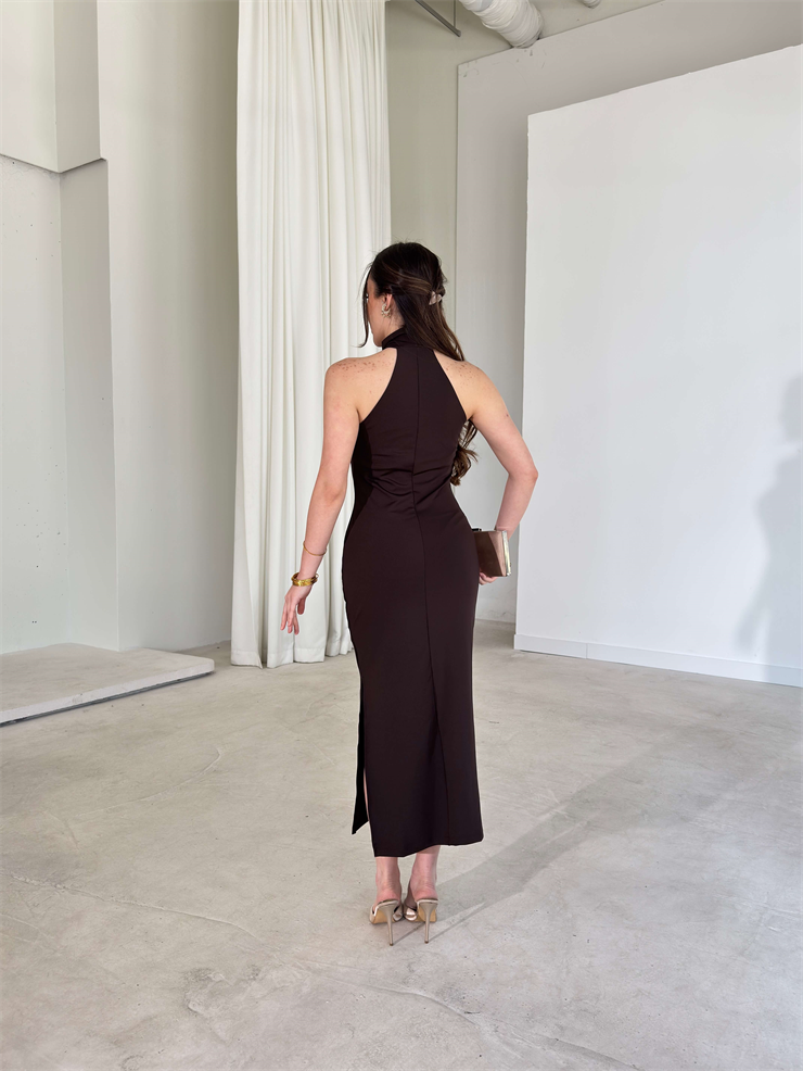 Aksesuarlı Boğazlı Yırtmaçlı Larve Kahve Kadın Elbise 26Y095