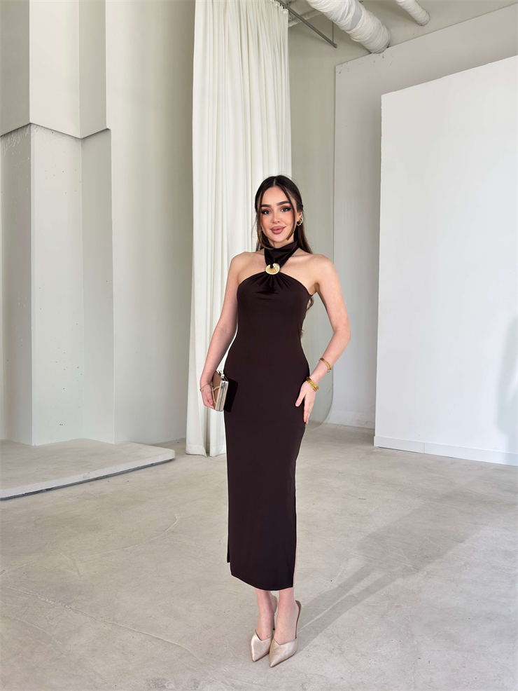 Aksesuarlı Boğazlı Yırtmaçlı Larve Kahve Kadın Elbise 26Y095