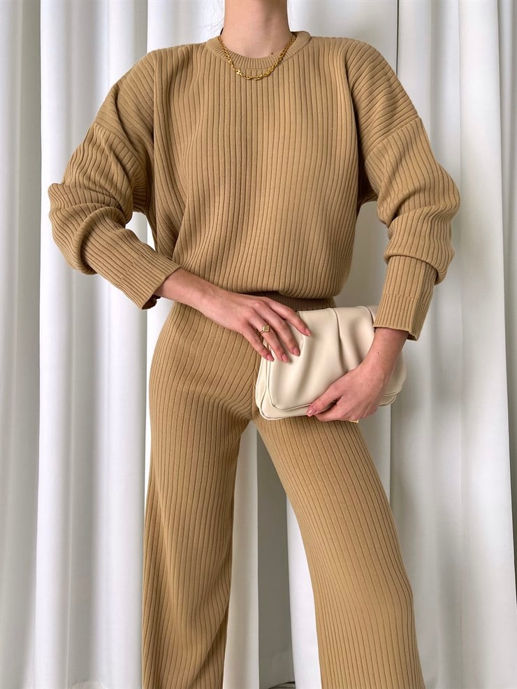 Bisiklet Yaka Geniş Paçalı Laura Kadın Camel Triko Takım 23K000283