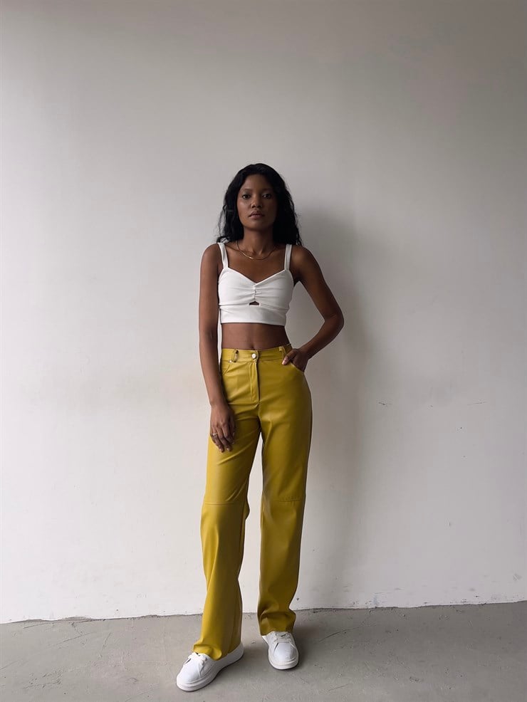 V Yaka Göğüs Pencere Detay Lauri Kadın Askılı Beyaz Crop 23K000152