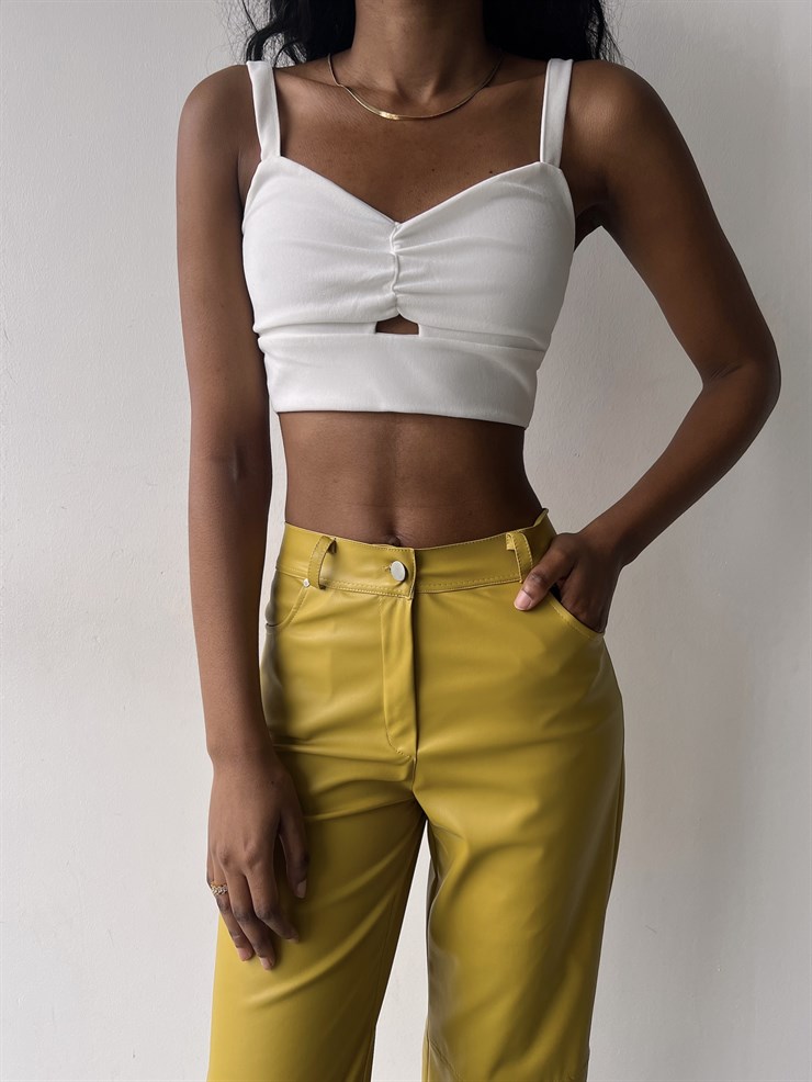 V Yaka Göğüs Pencere Detay Lauri Kadın Askılı Beyaz Crop 23K000152