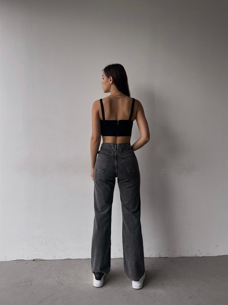 V Yaka Göğüs Pencere Detay Lauri Kadın Askılı Siyah Crop 23K000152