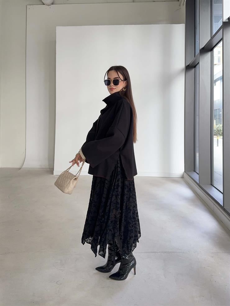 Önü Düğmeli Hakim Yaka Geniş Kol Lenro Siyah Kadın Mont 26K373