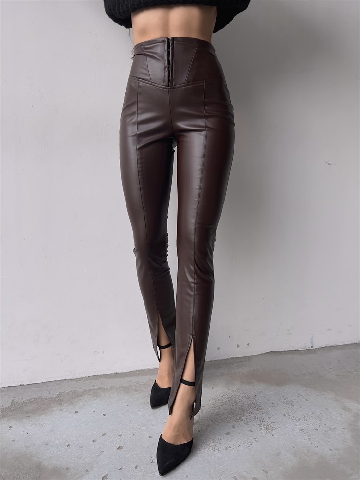 Yüksek Bel Önü Korse Paçası Yırtmaçlı Leonie Koyu Kahve Vegan Deri Pantolon 23K000219