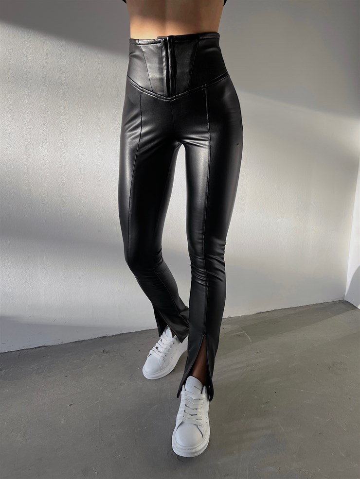 Yüksek Bel Önü Korse Paçası Yırtmaçlı Leonie Siyah Vegan Deri Pantolon 23K000219