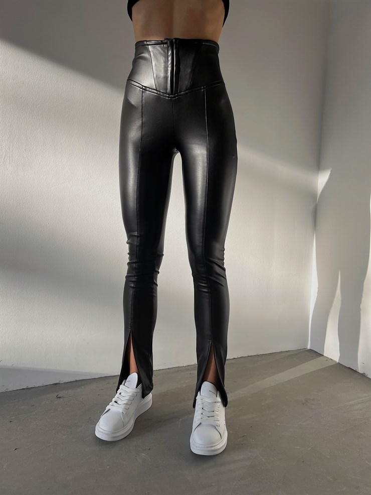 Yüksek Bel Önü Korse Paçası Yırtmaçlı Leonie Siyah Vegan Deri Pantolon 23K000219