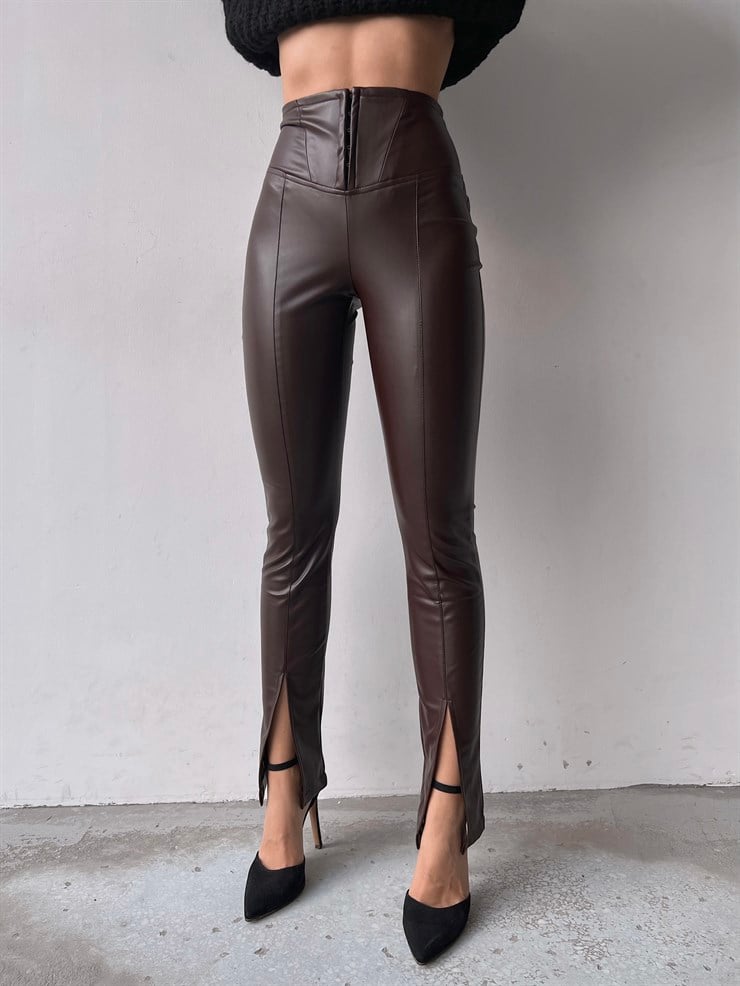 Yüksek Bel Önü Korse Paçası Yırtmaçlı Leonie Koyu Kahve Vegan Deri Pantolon 23K000219