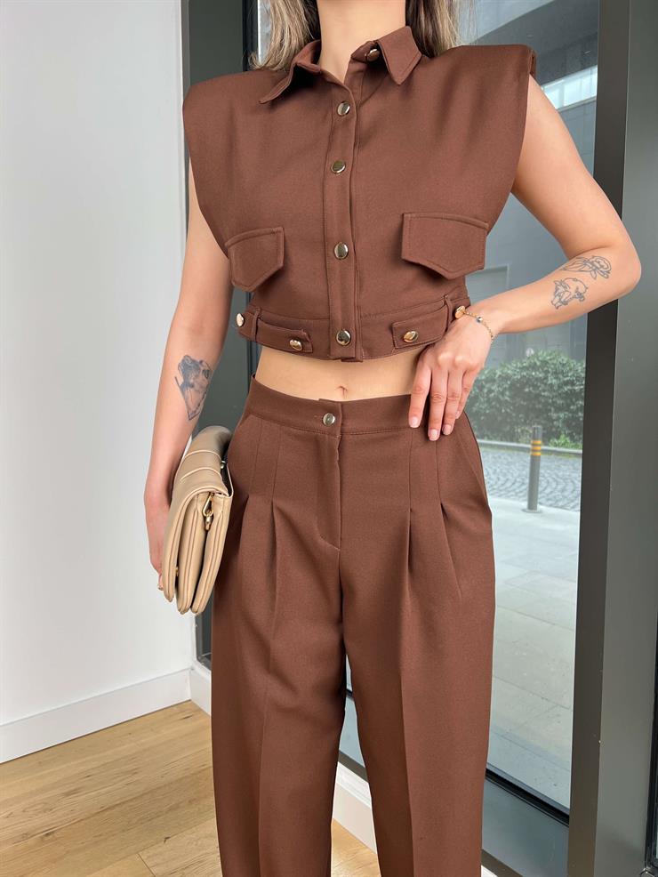 Kolsuz Crop Ceket Pens Detaylı Yüksek Bel Pantolon Leyn Kahve Kadın Takım 25Y208