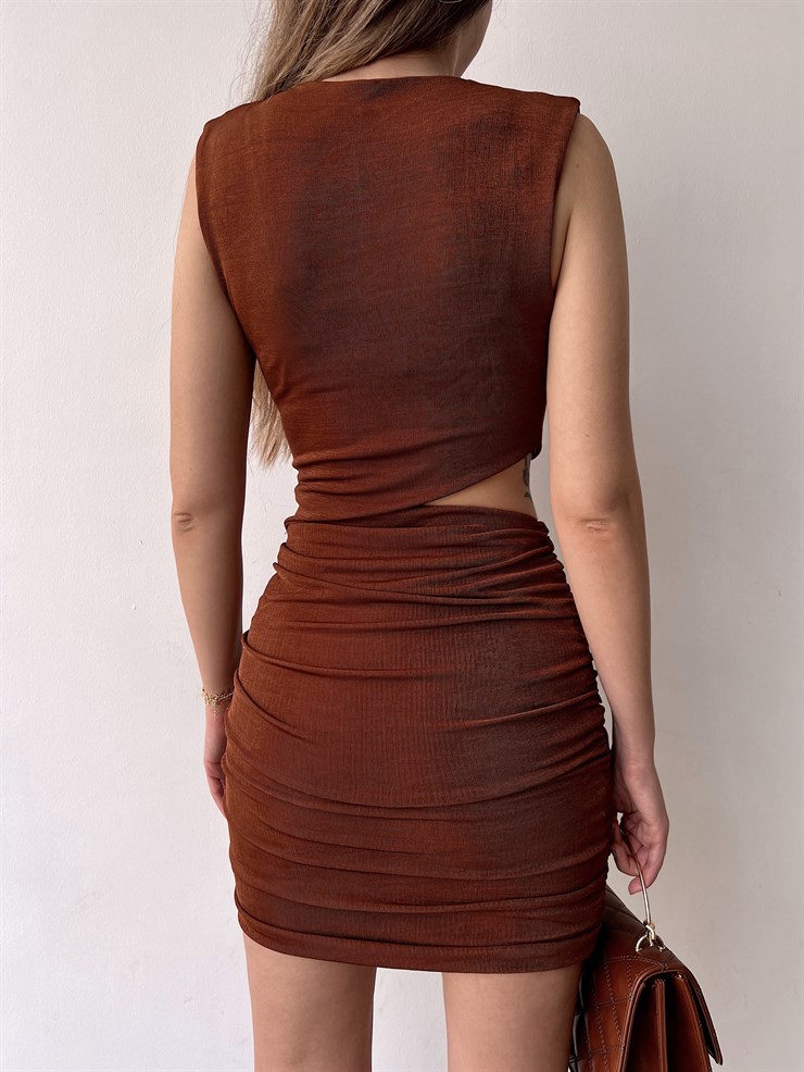 Likralı Bel Dekolteli Büzgülü Salma Kadın Kahverengi Elbise 22Y000229