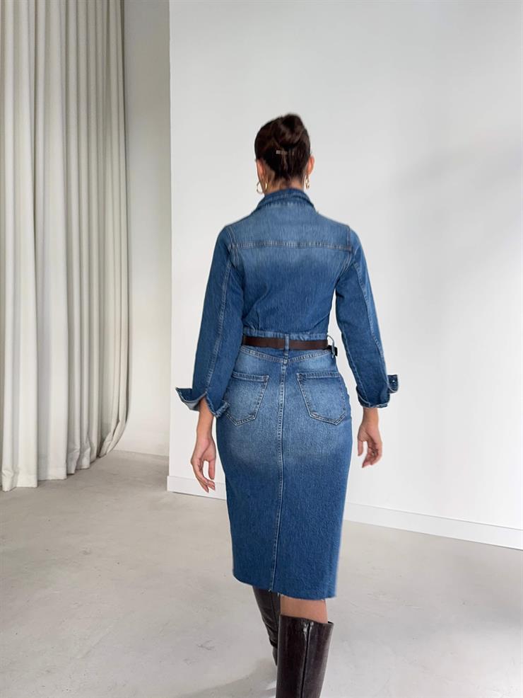 Önü Yırtmaçlı Düğmeli Cep Detaylı Linerda Mavi Kadın Kot Elbise 26K261